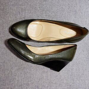 Calvin Klein Yana Wedges Pointy Shoes Size 6 Heel 2"5'.